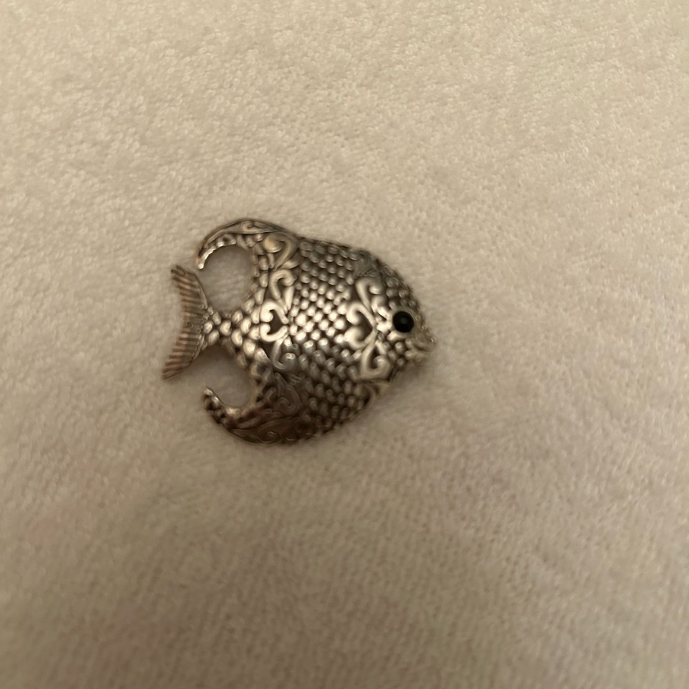 Sterling 925 - onyx - fish brooch.